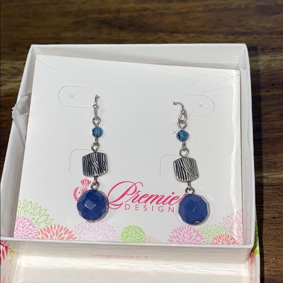 FREE with purchase| Blue design earrings - Picture 1 of 2